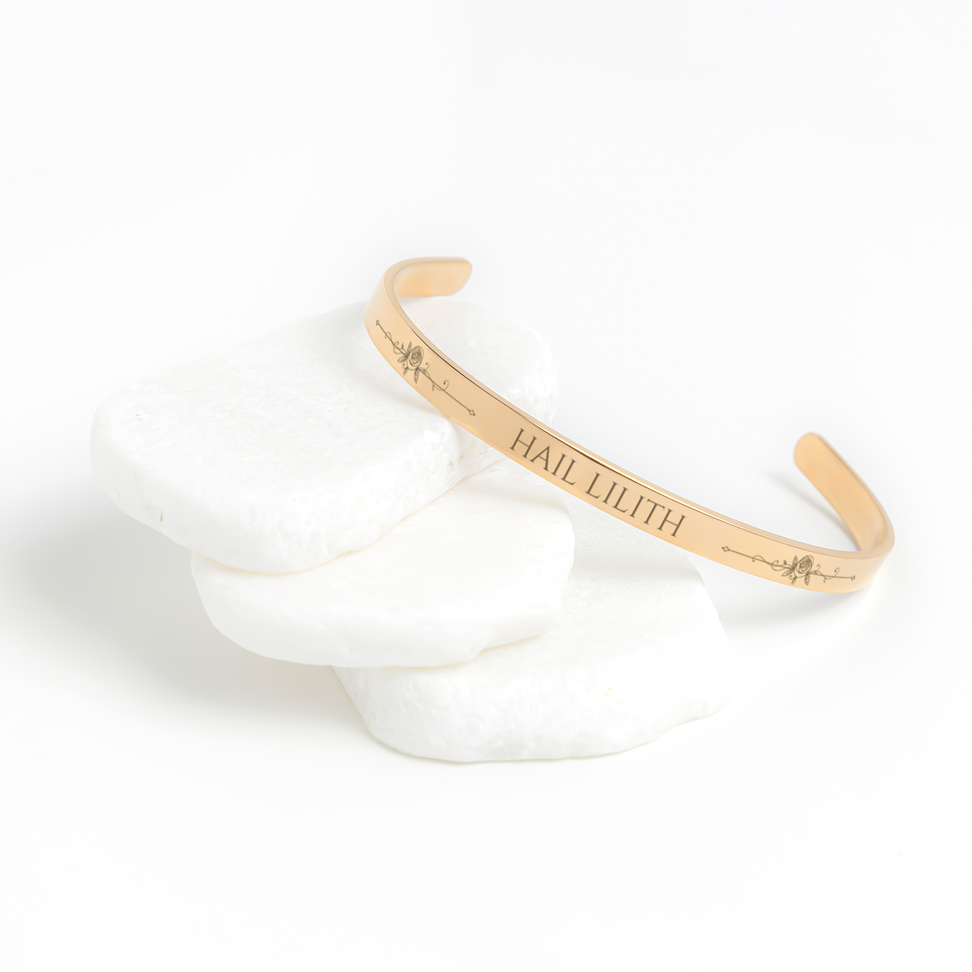 Lilith_Cuff_Bracelet_Rose_Gold_Lifestyle_02_Mockup.png